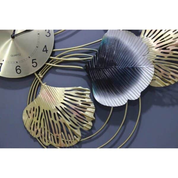 Attractive Large Metal Wall Clock with Fascinating Look2