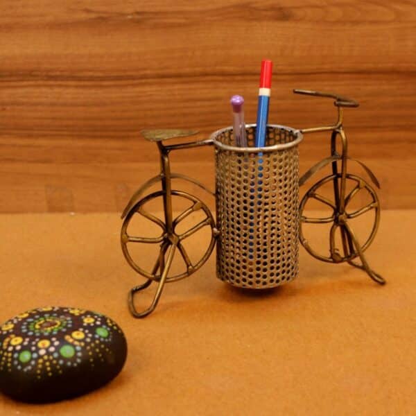 Iron Painted Cycle Pen Stand1