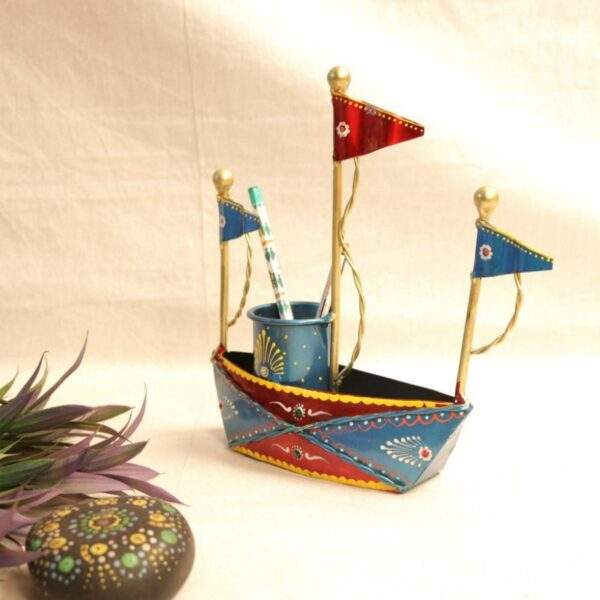 Iron Painted Pen Stand Boat1