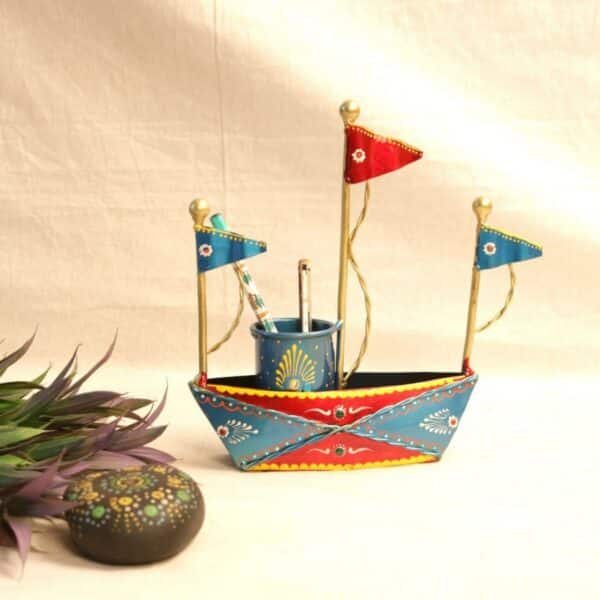 Iron Painted Pen Stand Boat2