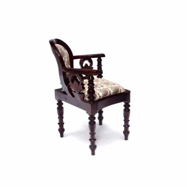 Diagonal Aligned Colonial Chair2
